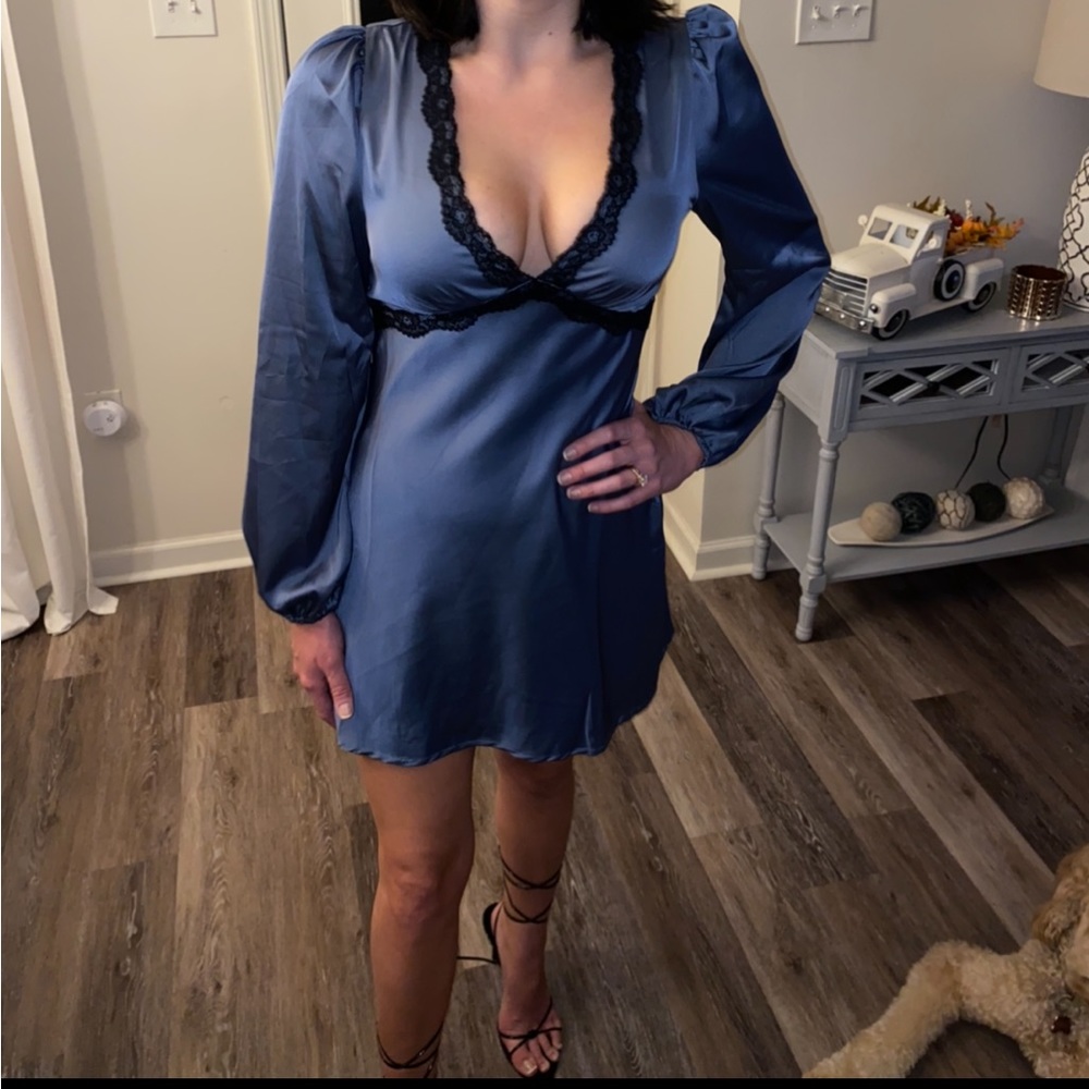 Vici Jazzy Satin Lace Trim Long Sleeve Mini Dress- small never worn